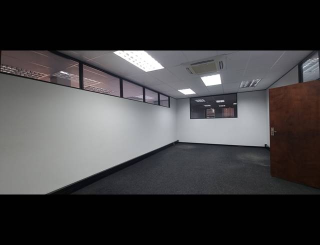 1,000M² SERVICED OFFICE FOR SALE IN TOWN BUSH VALLEY